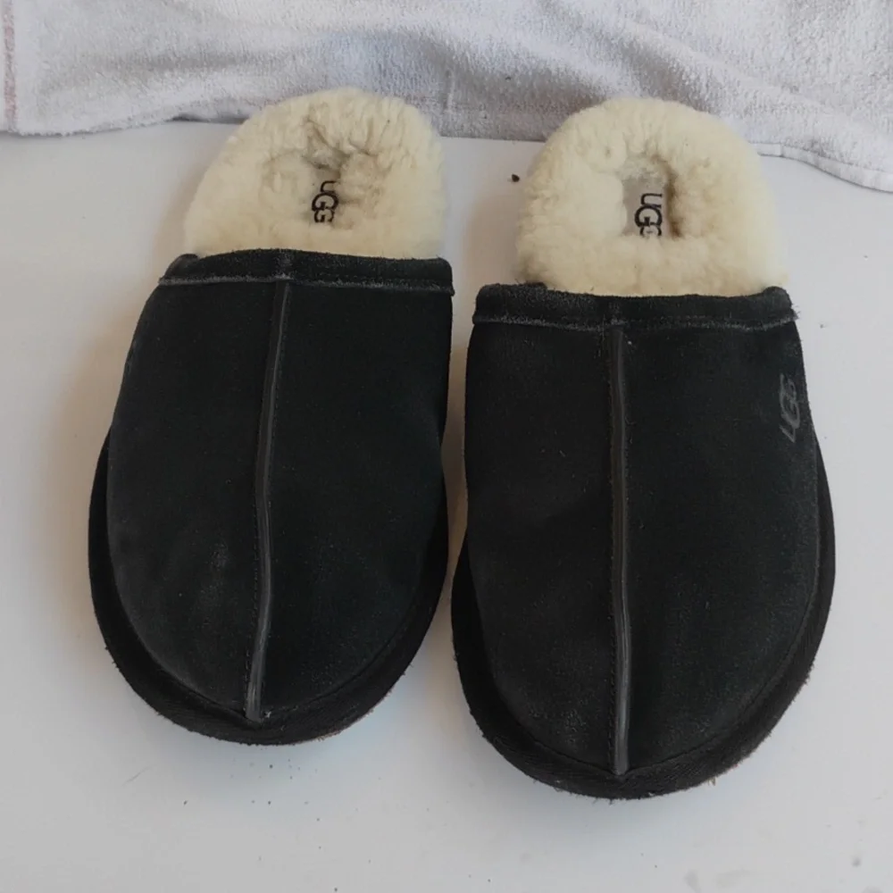 UGG SLIPPER Size 9 Men - Picture 3 of 6
